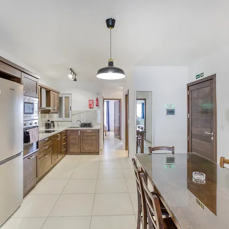 Апартаменты Charming & 3br With Private Terrace By 360 Estates Биркиркара