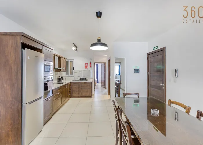 아파트 Charming & 3br With Private Terrace By 360 Estates 비르키르카라