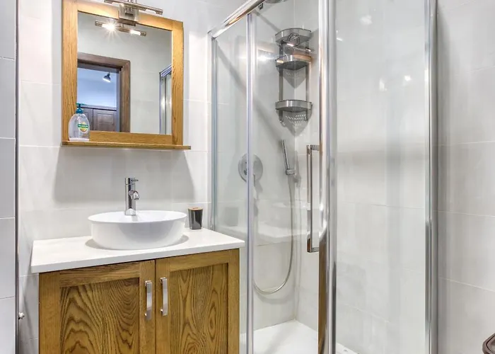 아파트 Charming & 3br With Private Terrace By 360 Estates 비르키르카라